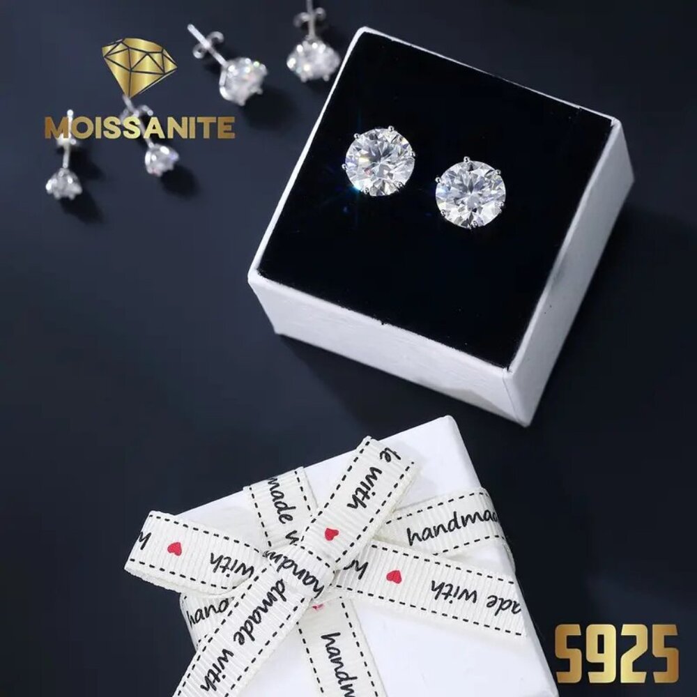 Beautiful 1 Ctw Moissanite Stud Earrings